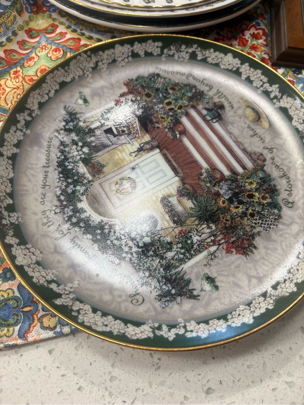 Decorative Floral Entrance Collector Plate in Green and Gold